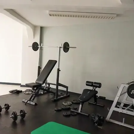 Apartment Uniklinik Zentral Kueche Fitnessraum